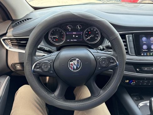 Used 2020 Buick Enclave Essence image 20