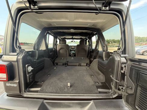 Used 2019 Jeep Wrangler Unlimited Sport S AWD/4WD image 24