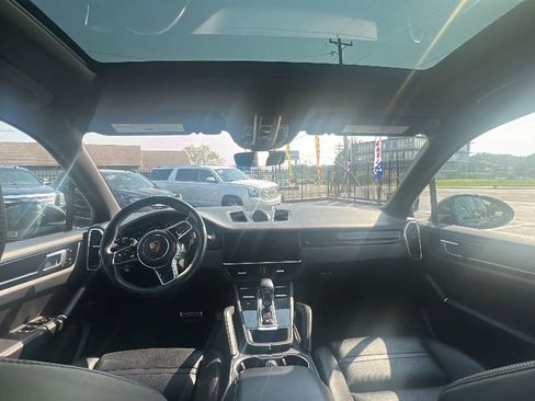 Used 2019 Porsche Cayenne S image 46