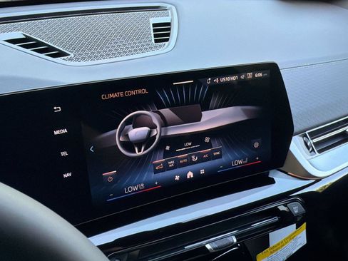 New 2026 BMW X2 xDrive28i w/ Technology Package AWD/4WD image 18