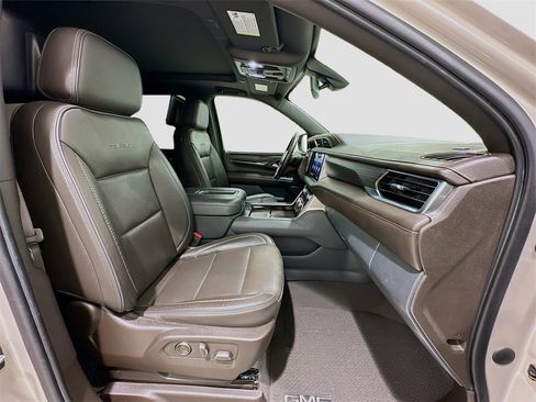 Used 2021 GMC Yukon Denali w/ LPO, Illumination Package image 32