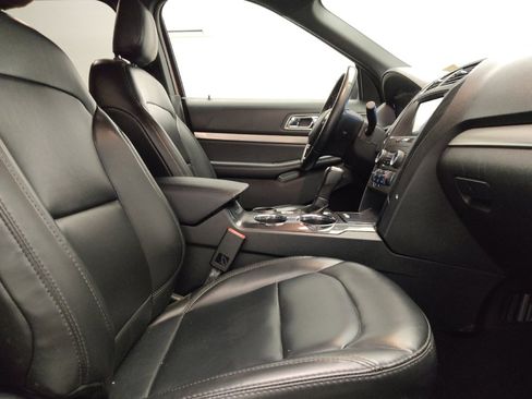 Used 2019 Ford Explorer XLT w/ Equipment Group 202A image 21