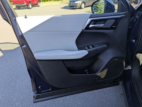 New 2025 Mitsubishi Outlander SE image 10