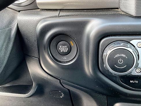 Certified 2020 Jeep Wrangler Unlimited Sahara image 25