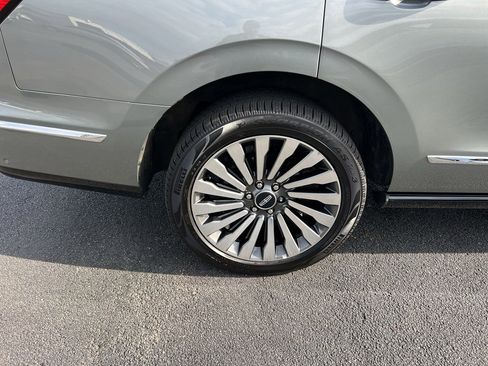 Used 2019 Lincoln Navigator Reserve image 12