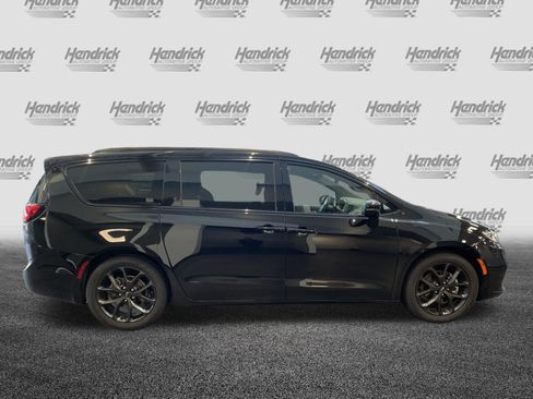 Used 2025 Chrysler Pacifica Limited FWD image 11