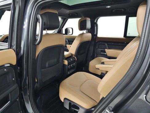 Certified 2025 Land Rover Defender 130 X-Dynamic SE AWD/4WD image 41