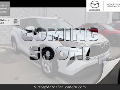 Used 2023 Toyota Highlander LE