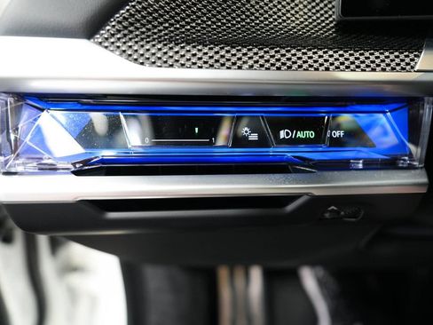 Used 2023 BMW i7 xDrive60 AWD/4WD image 24