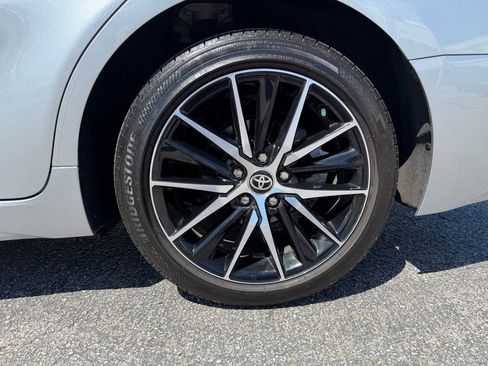 Used 2024 Toyota Camry SE image 9