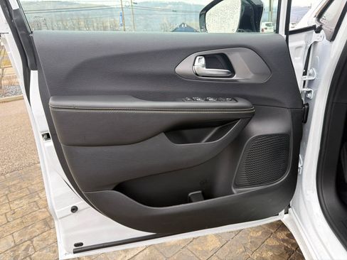 New 2026 Chrysler Voyager LX FWD image 13