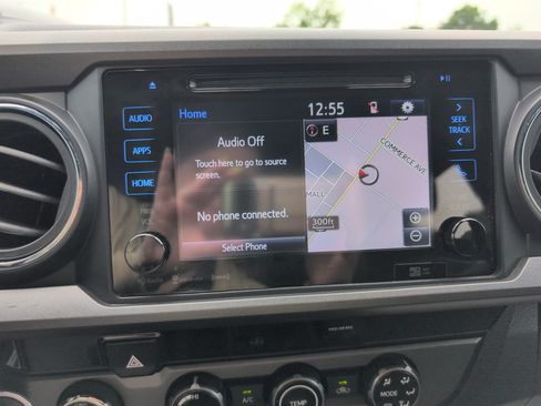 Used 2018 Toyota Tacoma TRD Sport AWD/4WD image 26
