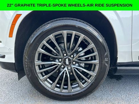 Used 2025 Cadillac Escalade ESV Sport Platinum AWD/4WD image 2