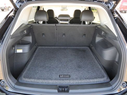 Certified 2025 Volkswagen Tiguan SE AWD/4WD image 18