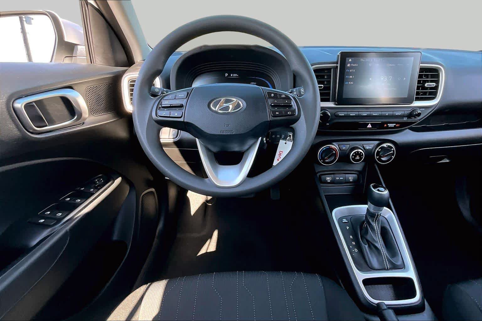Used 2026 Hyundai Venue SE FWD image 6