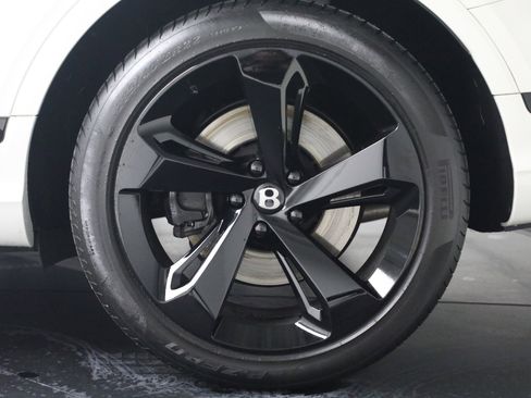 Certified 2023 Bentley Bentayga image 11