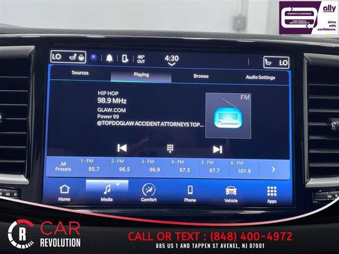 Used 2023 Chrysler Pacifica Touring-L FWD image 16