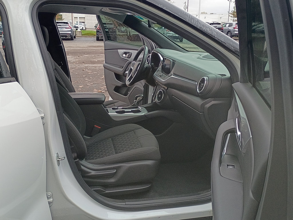 Used 2020 Chevrolet Blazer LT FWD image 16