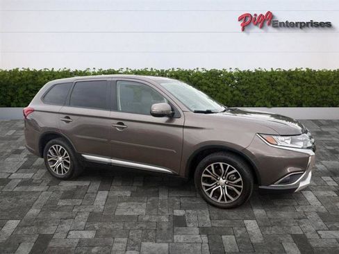 Used 2017 Mitsubishi Outlander SE image 9