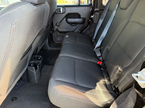 Used 2022 Jeep Wrangler Unlimited Sport image 33