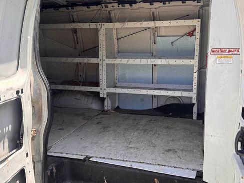 Used 2012 Chevrolet Express 1500 RWD image 11