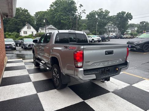 Used 2016 Toyota Tacoma TRD Sport w/ Towing Package AWD/4WD image 4