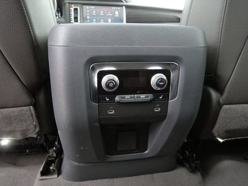 Used 2023 GMC Yukon XL Denali AWD/4WD image 17