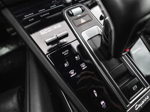 Used 2023 Porsche Cayenne Turbo S AWD/4WD image 19