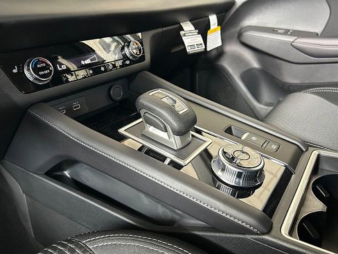 New 2025 Mitsubishi Outlander ES image 27