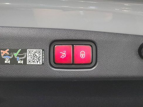 Used 2025 Mercedes-Benz E 53 AMG e 4MATIC Sedan image 34