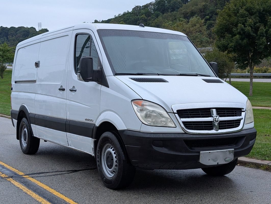 Used 2008 Dodge Sprinter 2500 RWD image 2