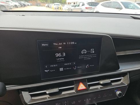 Used 2025 Kia Niro LX FWD image 21