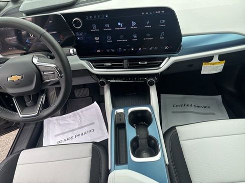 New 2025 Chevrolet Equinox EV LT w/ Convenience Package II FWD image 18