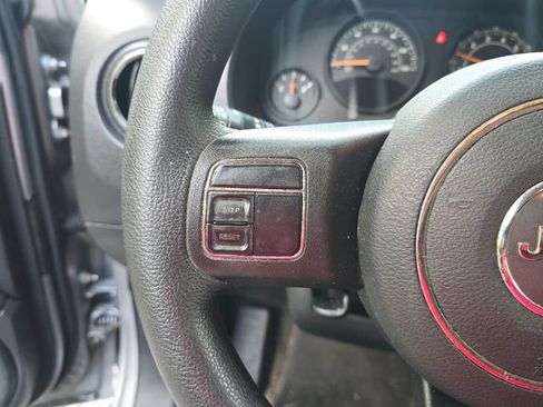 Used 2014 Jeep Compass Sport FWD image 17