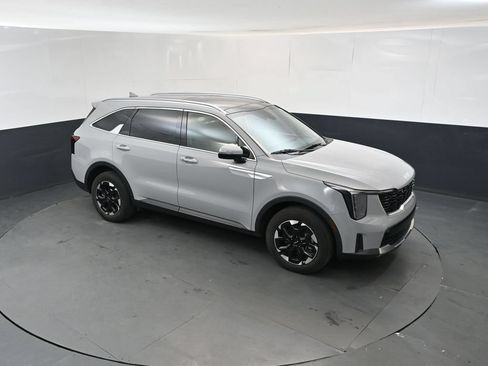 Certified 2024 Kia Sorento S w/ Panoramic Sunroof Package AWD/4WD image 26