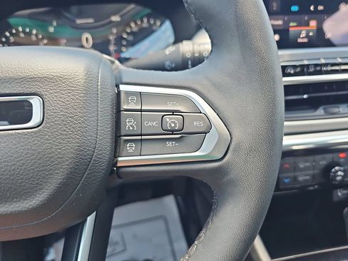 Used 2023 Jeep Compass Limited w/ Sun and Sound Group AWD/4WD image 18