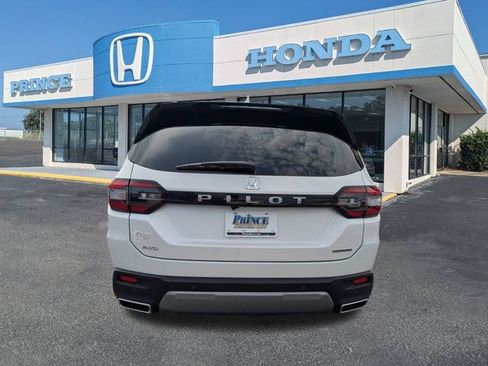 New 2026 Honda Pilot Touring image 5