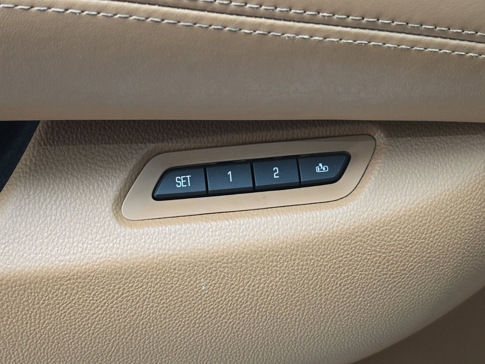 Used 2016 Cadillac Escalade Platinum AWD/4WD image 19