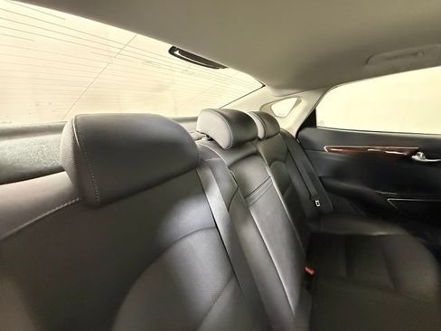 Used 2017 Kia Cadenza Premium FWD image 30