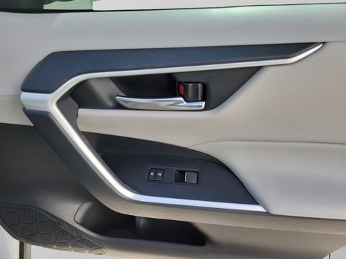 Used 2021 Toyota RAV4 XLE Premium AWD/4WD image 9