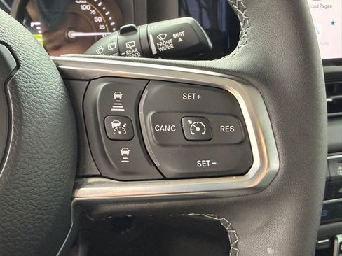 Used 2025 Jeep Wrangler Unlimited Sahara image 22