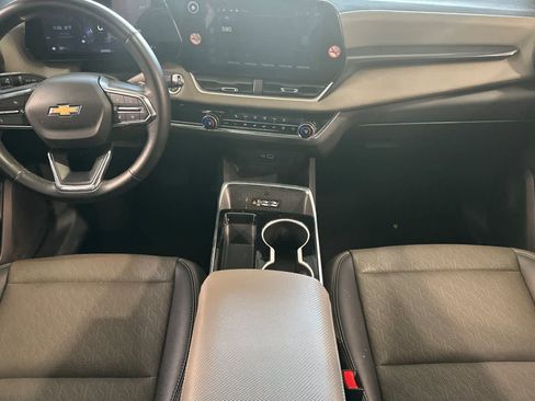 Used 2025 Chevrolet Equinox LT w/ Convenience Package II FWD image 4