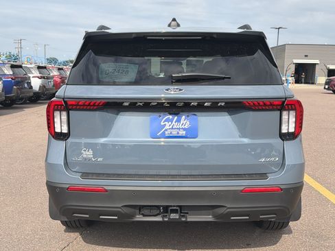 Used 2025 Ford Explorer Active AWD/4WD image 9