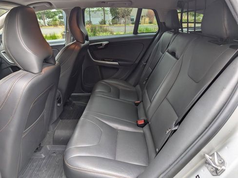 Used 2018 Volvo V60 T5 Cross Country Platinum image 11