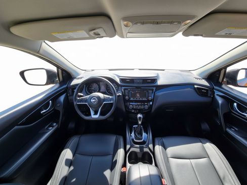 Used 2020 Nissan Rogue Sport SV FWD image 10