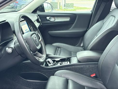 Certified 2025 Volvo XC40 B5 Plus image 25