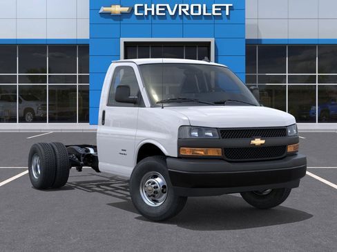 New 2025 Chevrolet Express 3500 image 39