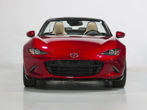 Used 2019 MAZDA MX-5 Miata Grand Touring w/ Appearance Package image 35