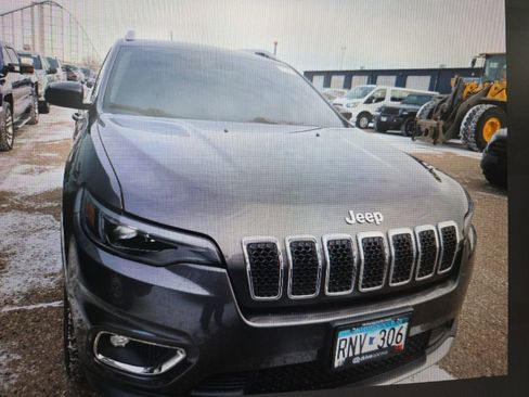 Used 2019 Jeep Cherokee Limited image 12