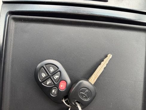 Used 2013 Toyota Sienna SE FWD image 31